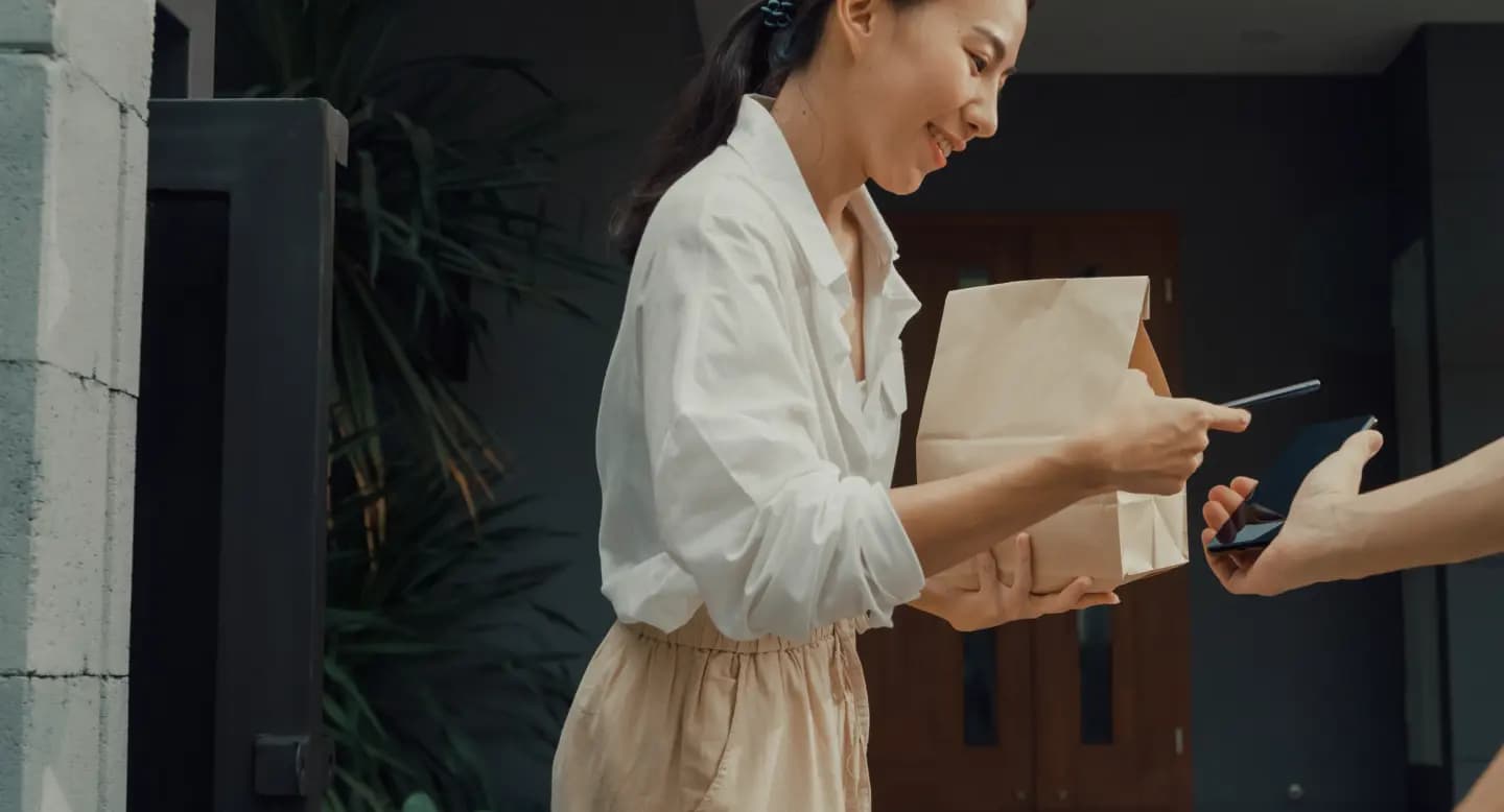 Food-delivery-customer-care desktop BG