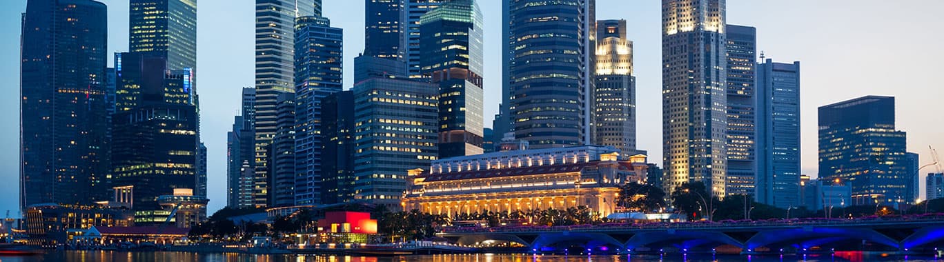 Singapore skyline and Marina Bay in the evening.
