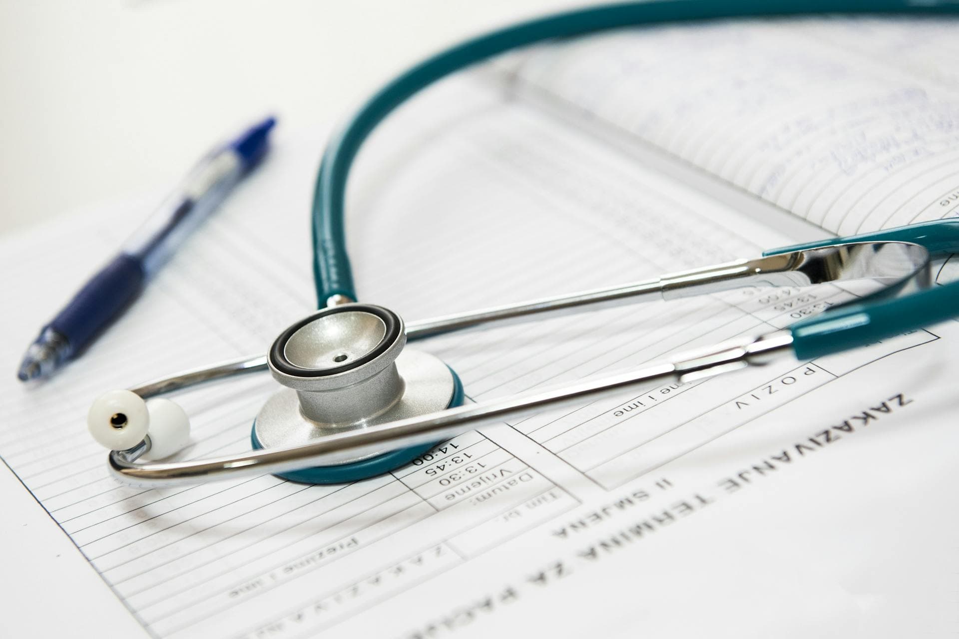 Salesforce Health Cloud vs. Legacy EHR Systems